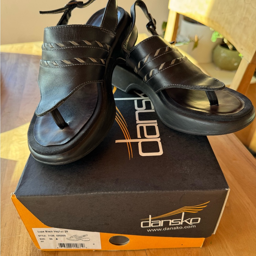 Dansko Thongs black size 39, good used condition